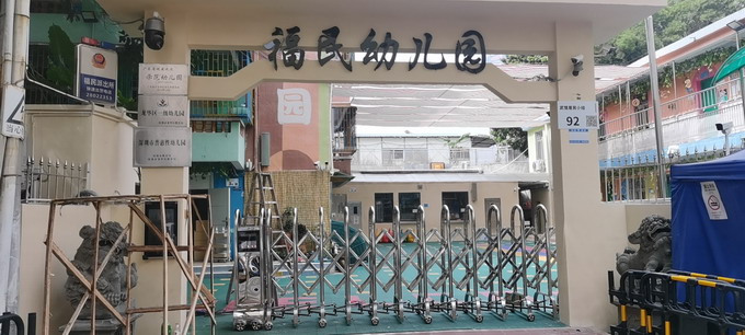 學校電動伸（shēn）縮門