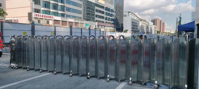 深圳不鏽鋼伸縮門（mén）.jpg